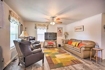 Peaceful Portales Escape w/ Patio & Grill!