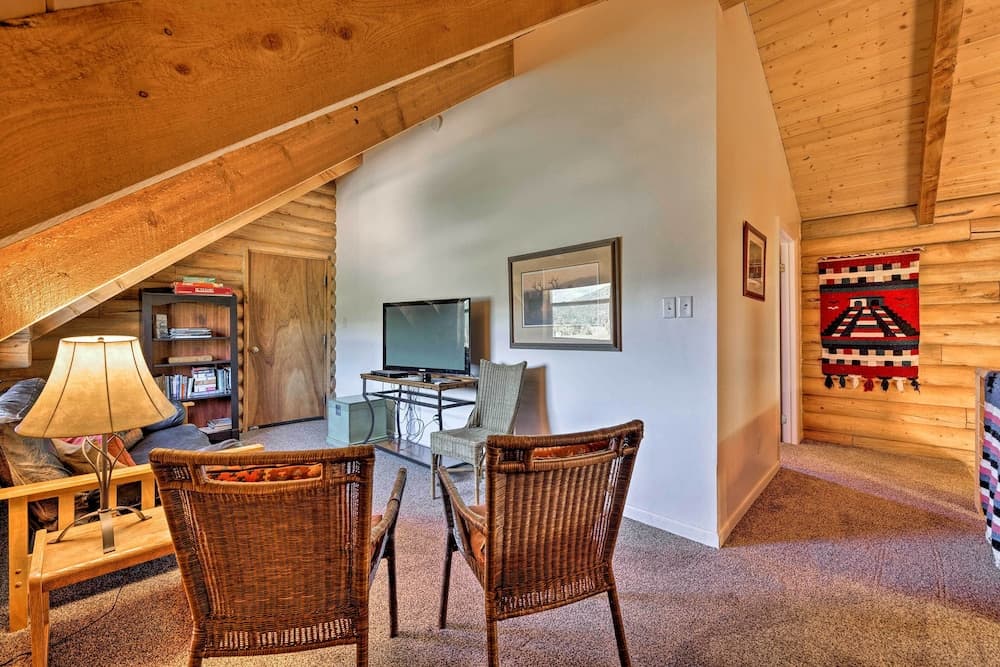 Cabin w/ Fire Pit, Views & Bbq: 18 Mi to Moab!