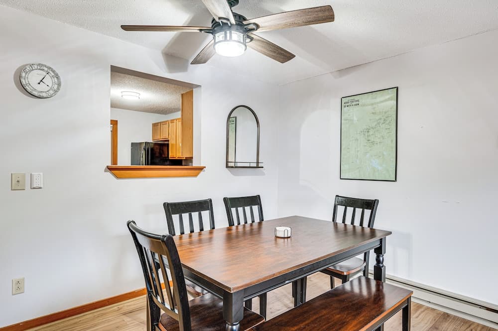 Lincoln Apartment w/ Balcony: 2 Mi to Loon Mtn!