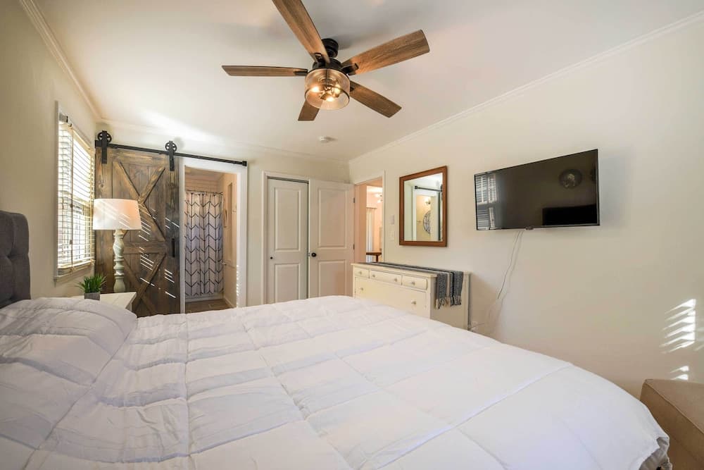 Charming Charlotte Condo - Fully Renovated!