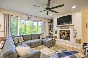 New! Keowee Keys Condo w/ Resort Amenities Access!