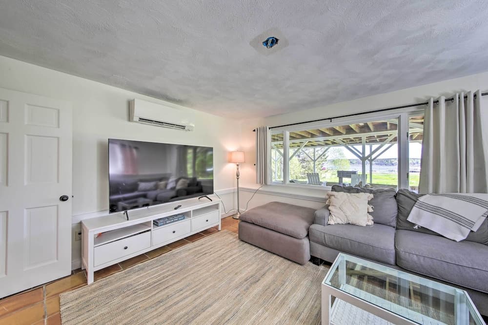 Owls Head Getaway: Private Decks w/ Ocean View!