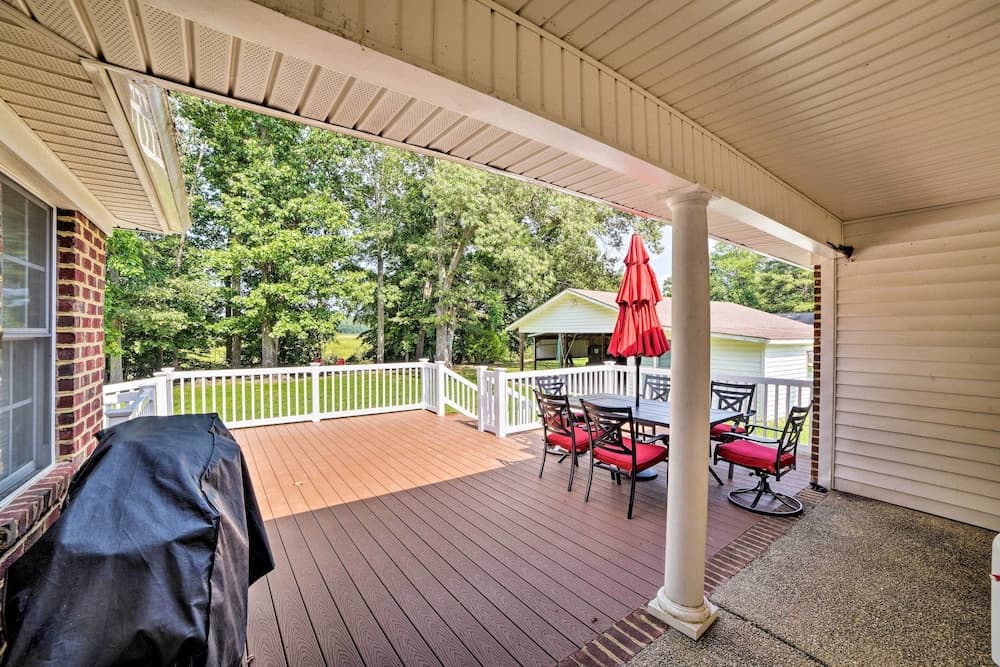 'juju's Place' Warsaw House w/ Deck & Tree Swings!