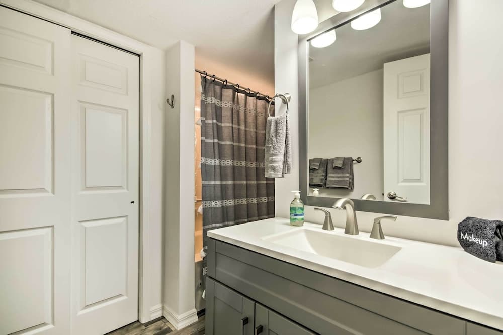 Sunny Lake Ozark Condo w/ Community Amenities