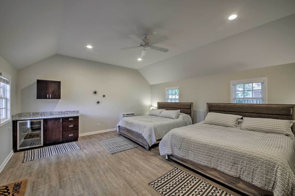 Indianapolis Vacation Rental - Walk to the Ims!