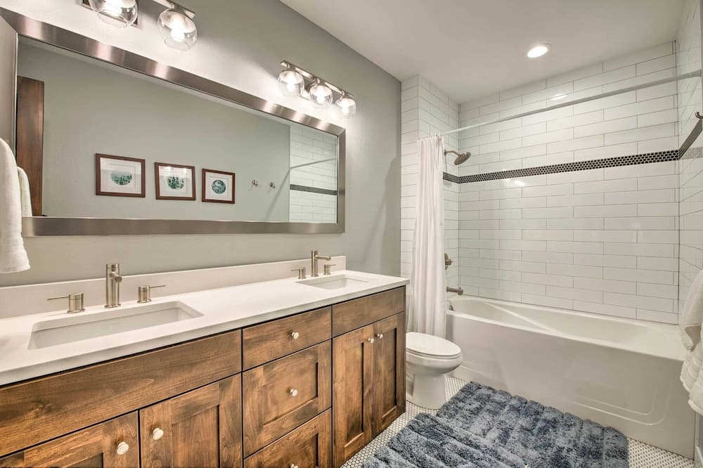 Solitude Mountain Slopeside Ski Condo w/ Hot Tub!