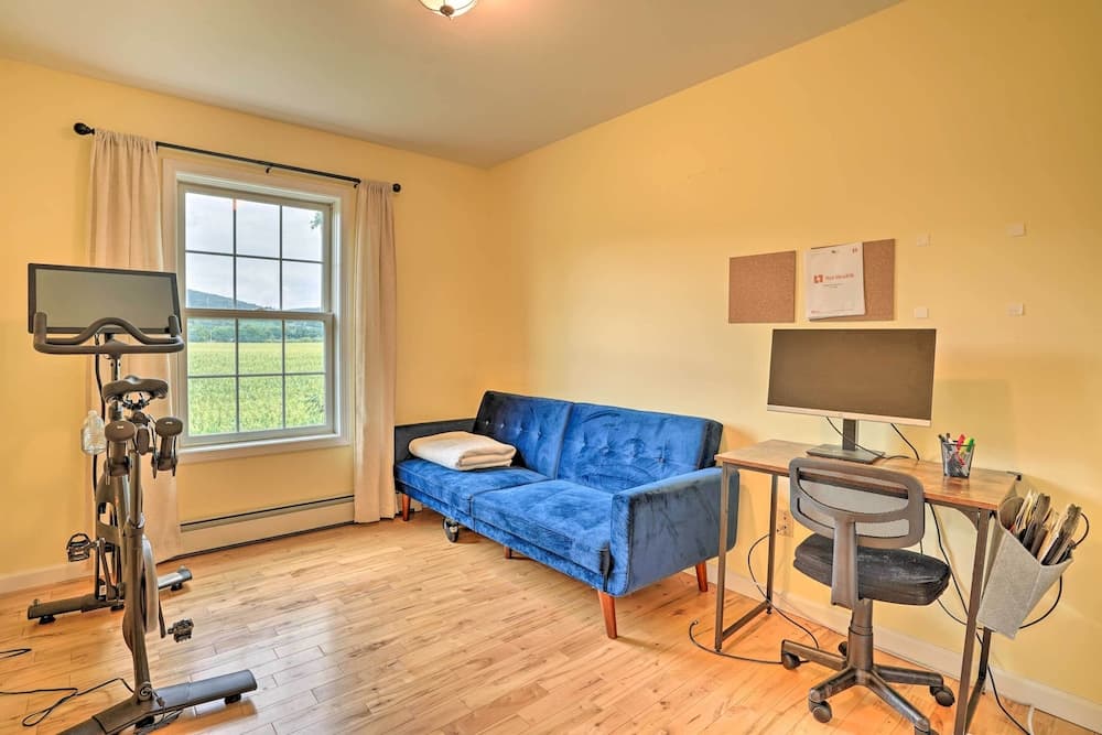 Lakefront Homer Abode w/ Patio & Backyard!