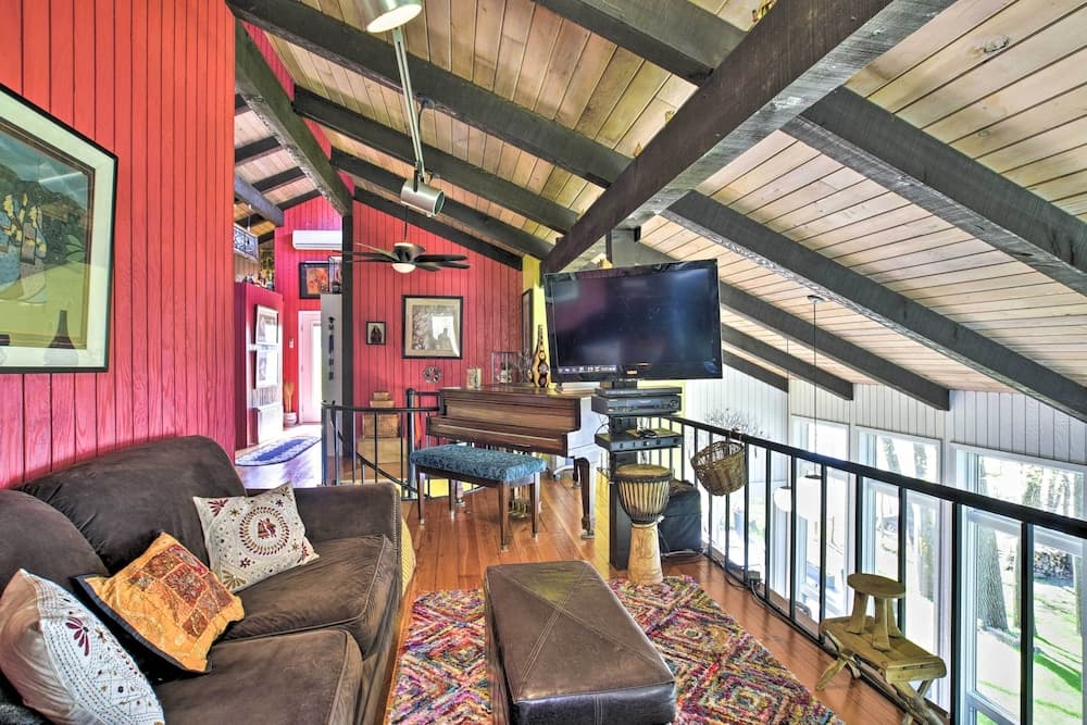 Hilltop Green Lake Home: Dock, Kayaks, Views!