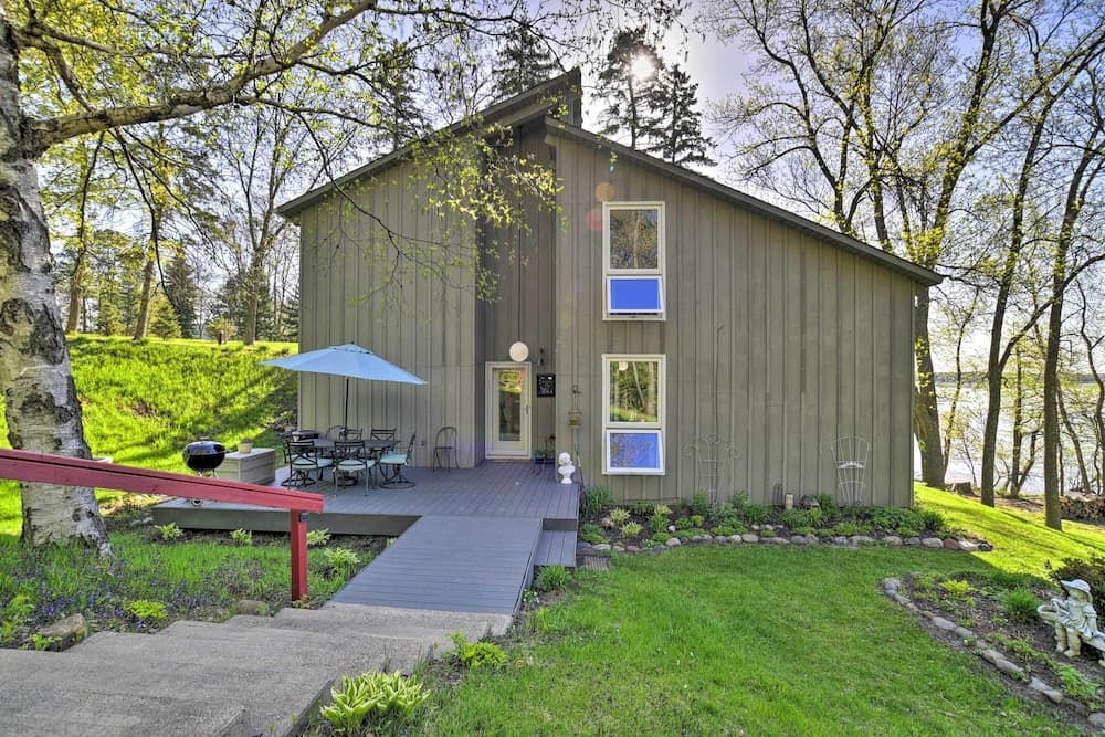 Hilltop Green Lake Home: Dock, Kayaks, Views!