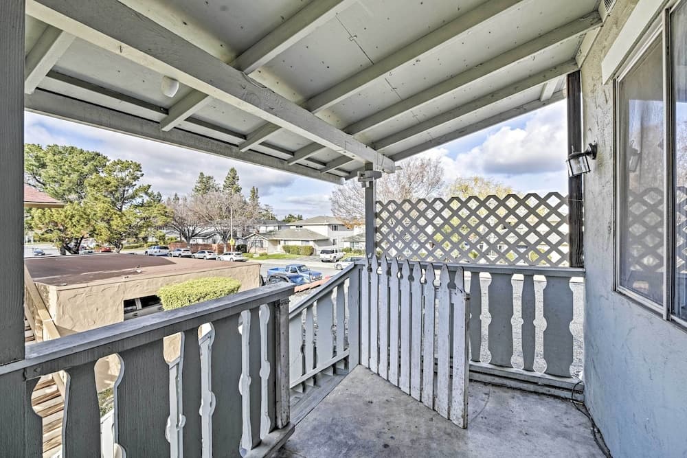 Sunnyvale Apartment With Off-street Parking