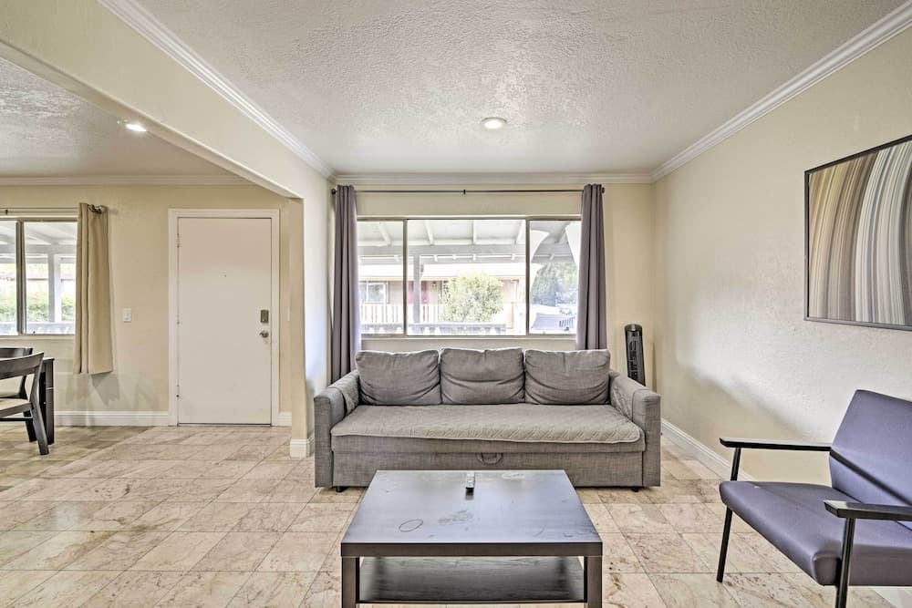 Sunnyvale Apartment With Off-street Parking