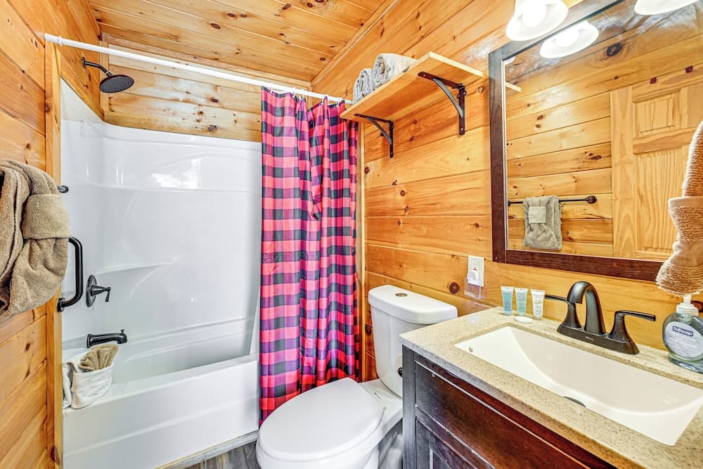 ~ 1 Mi to Dollywood: Family Home w/ Pool & Hot Tub