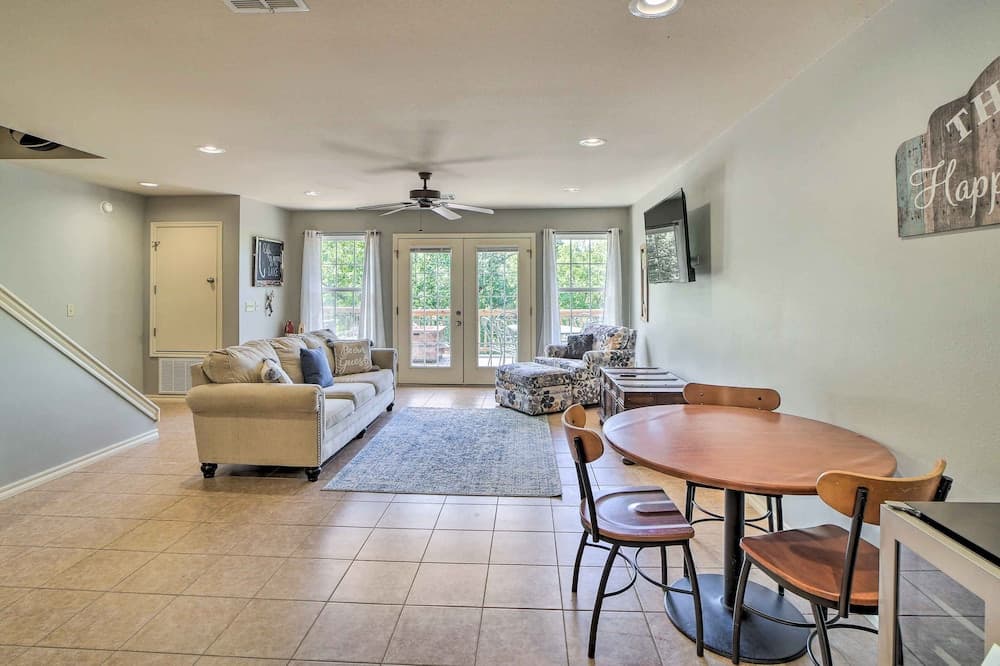 Modern Eucha Retreat w/ Deck & Lake Access!