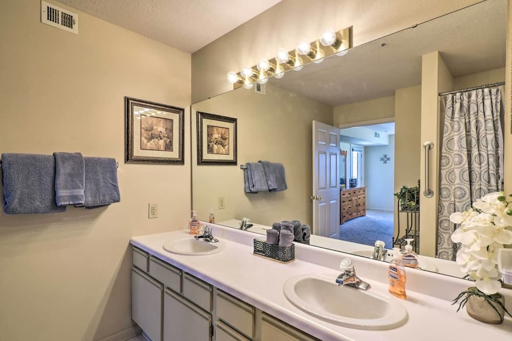 Inviting Branson Condo w/ Resort Amenities!