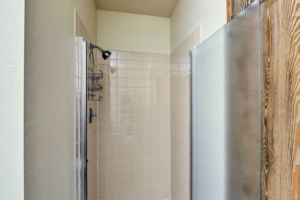 Modern Anchorage Townhome: 8 Mi to Downtown!