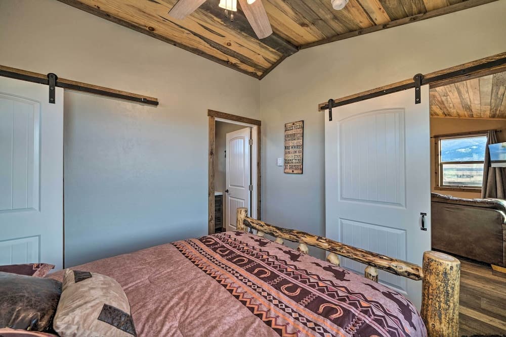 Couples Retreat 1-hour Drive From Yellowstone NP!