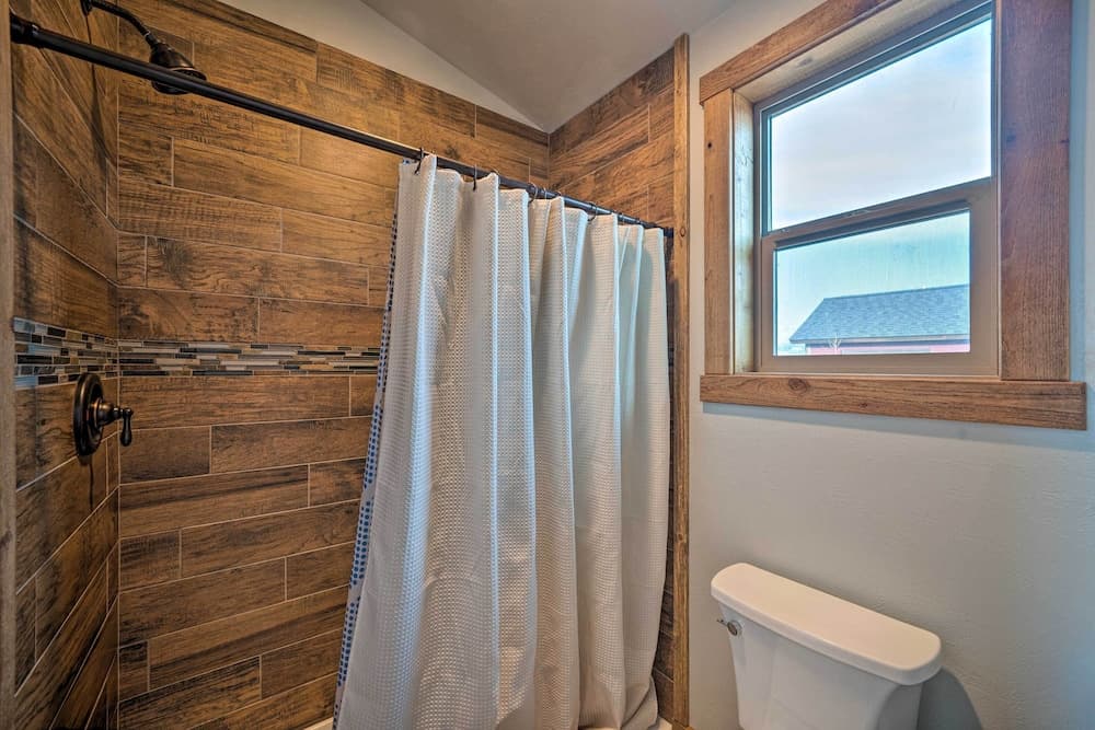 Couples Retreat 1-hour Drive From Yellowstone NP!