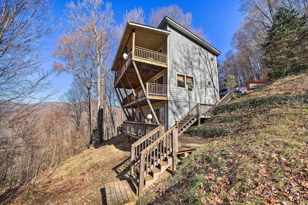 Gorgeous, Sun-dappled Maggie Valley Cabin