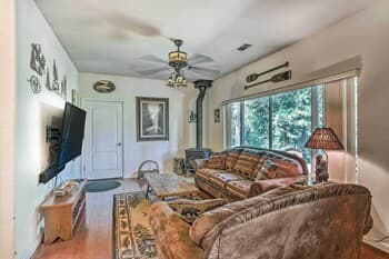 Peaceful + Private Mariposa Cabin on 2 Acres!