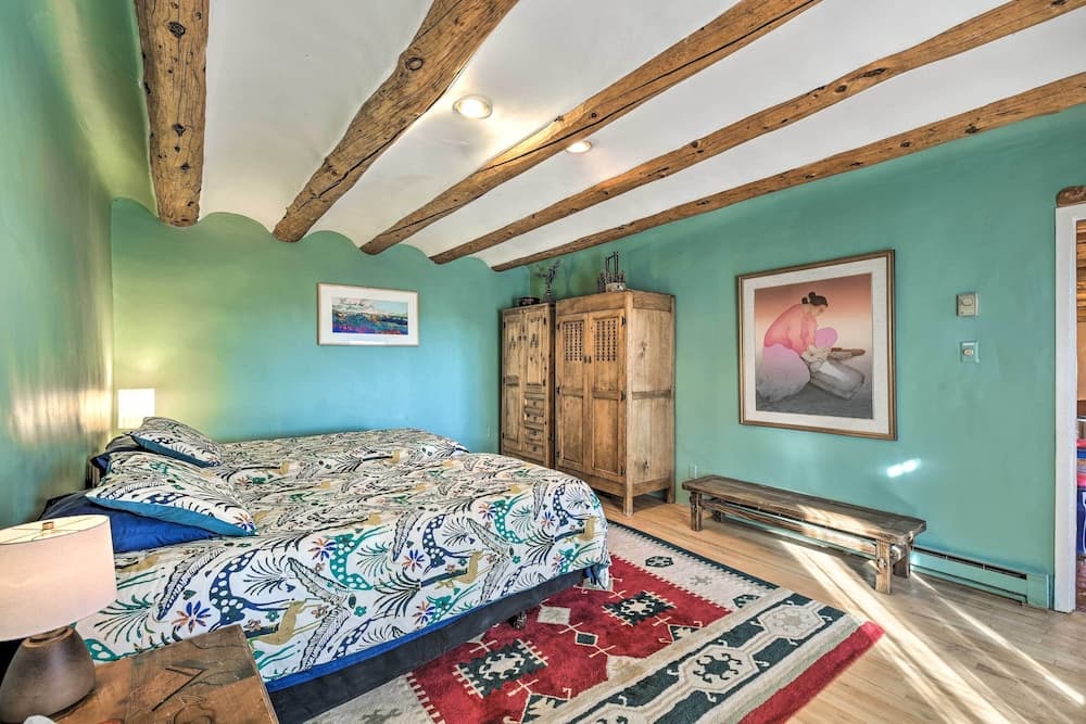 El Prado Home w/ Hot Tub, Panoramic Mtn Views