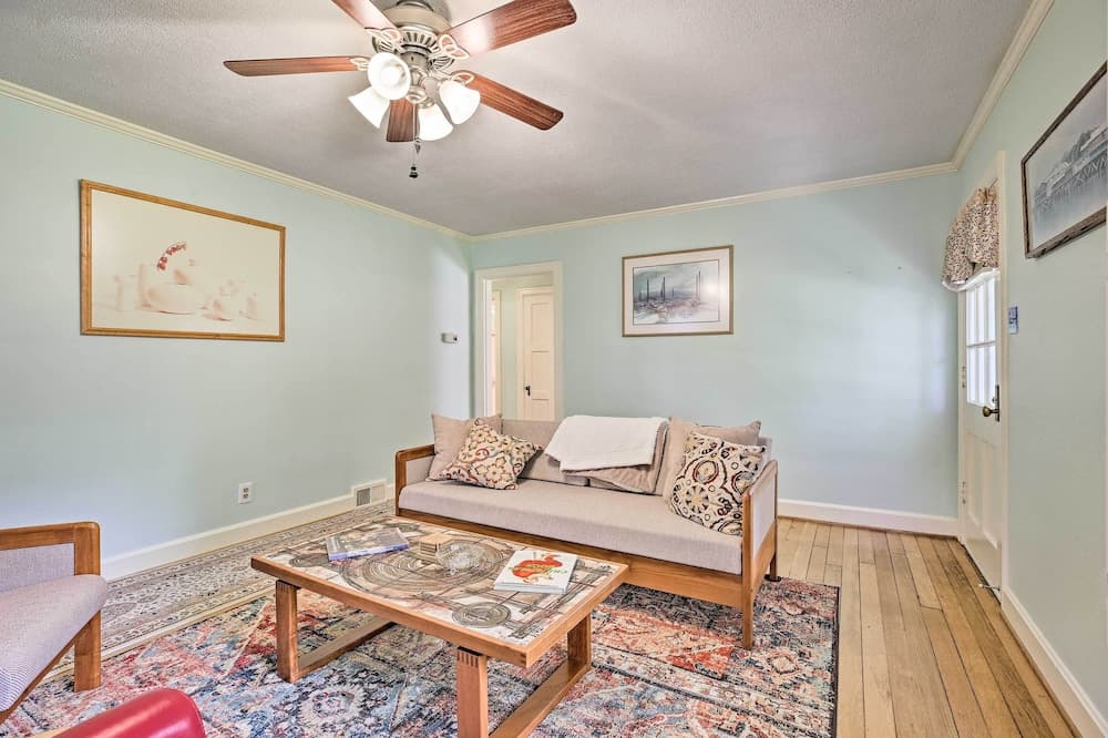 Lexington Getaway w/ Backyard Deck < 2 Mi to UK!