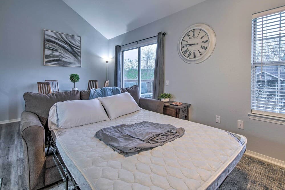 Remodeled Condo 1/2 Mi to Fall Creek Marina!