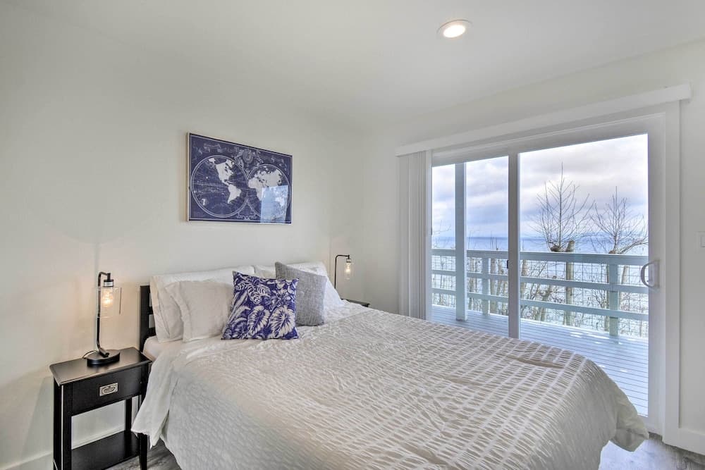 Waterfront Kingston Getaway on Puget Sound!