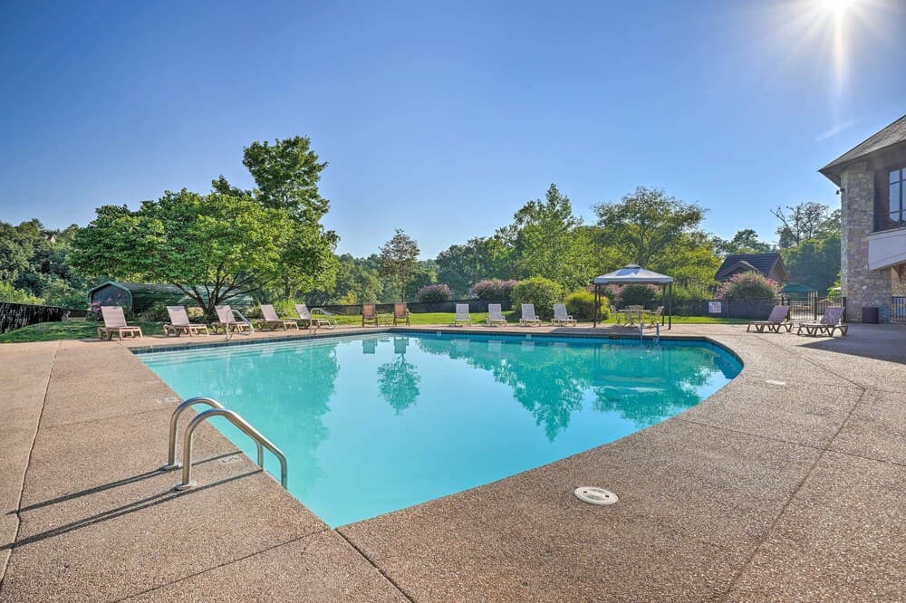 Branson West Golf Getaway w/ Pool Access!