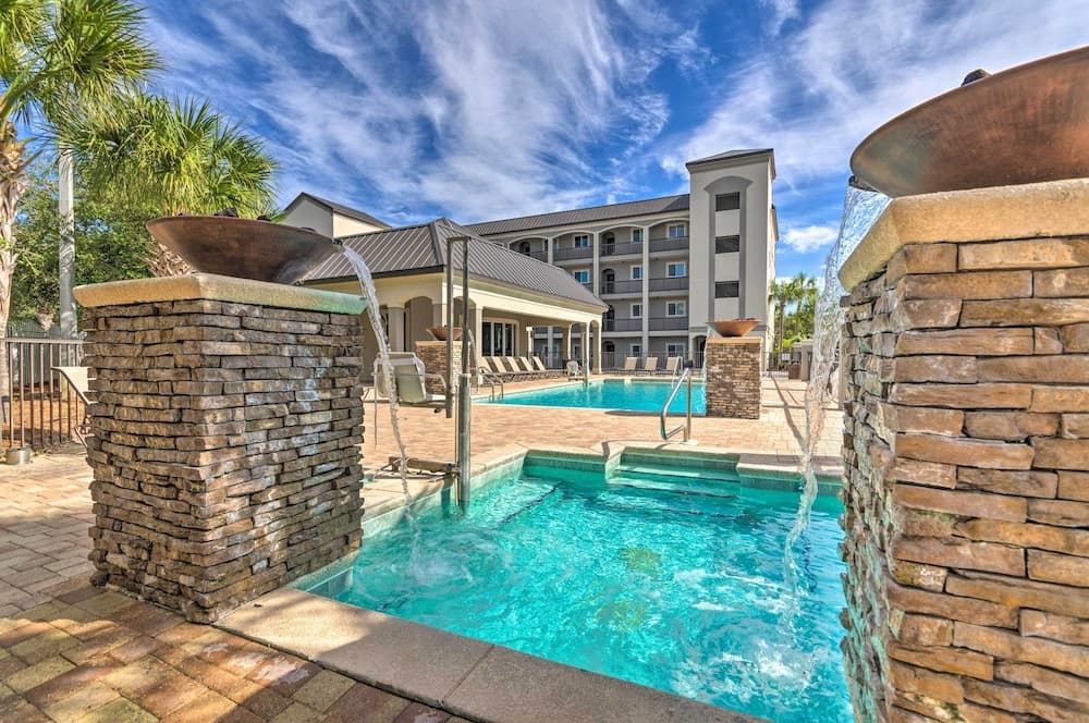 Miramar Beach Condo: Hot Tub, Walk to Beach!