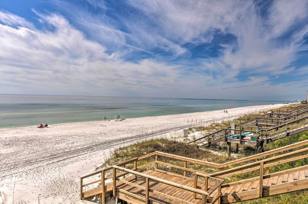 Miramar Beach Condo: Hot Tub, Walk to Beach!