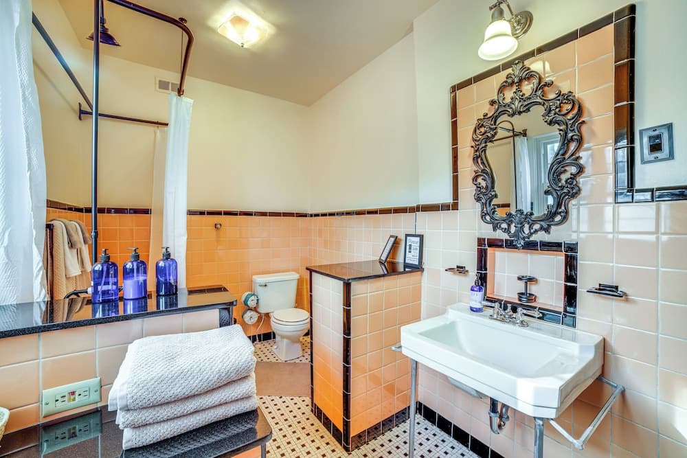 Cozy Abode ~ 3 Mi to Indiana Dunes Nat'l Park