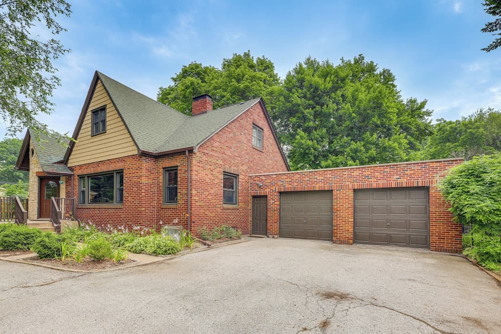 Cozy Abode ~ 3 Mi to Indiana Dunes Nat'l Park