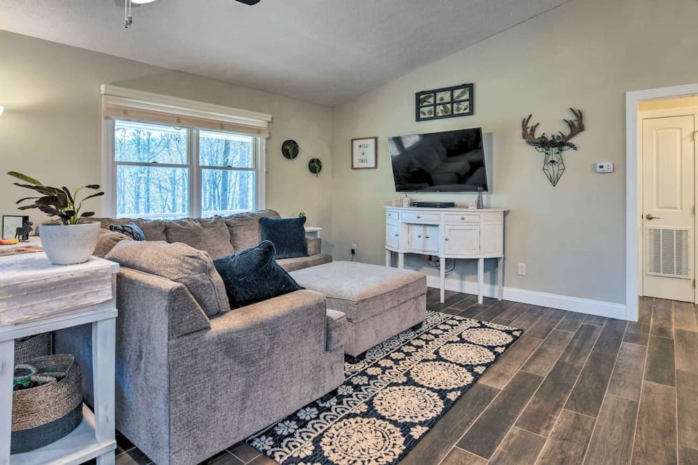 Secluded Franklin Retreat w/ Private Backyard