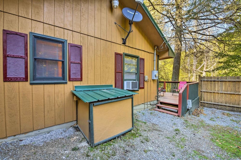 Mountain Retreat w/ Hot Tub: Close to Trails!