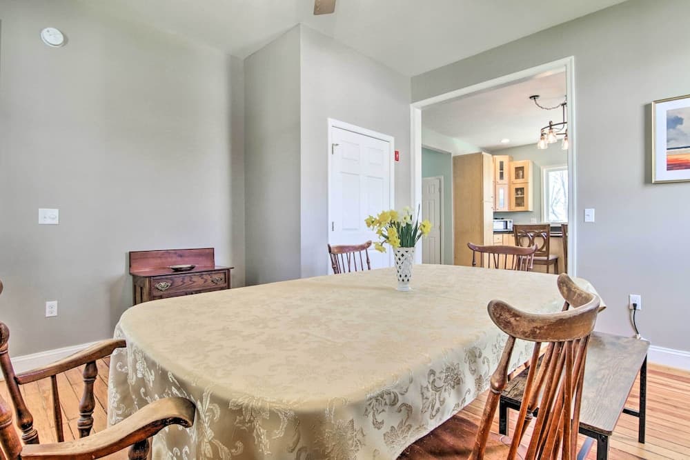 Family-friendly Cambridge Home w/ Fire Pit!