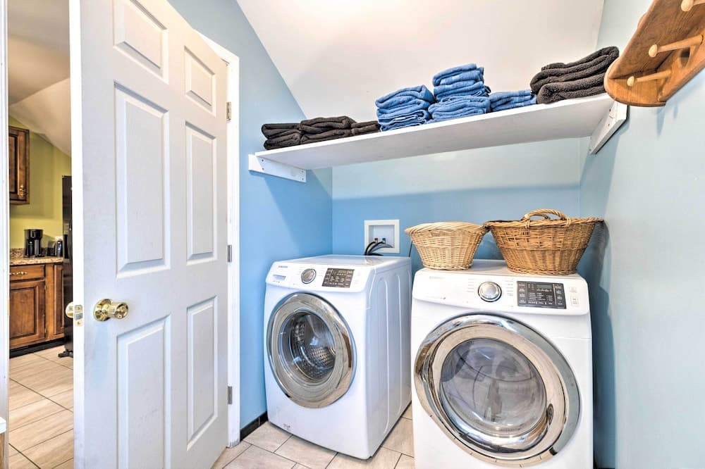 Pet-friendly Guest House w/ Fire Pit & Forest View