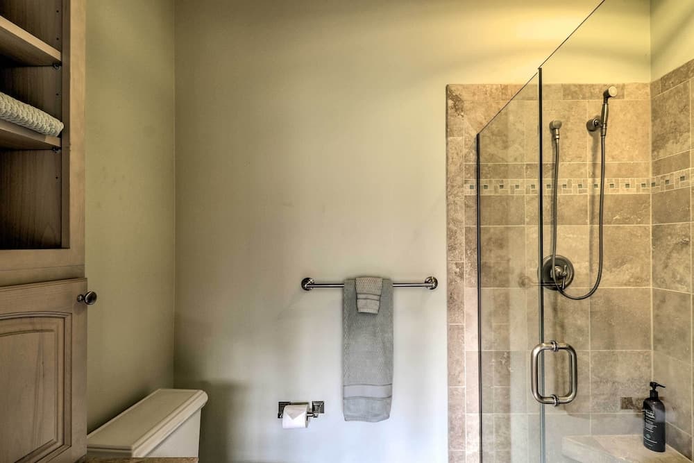 Glacier Park Getaway Surrounded by Mountain Lakes!