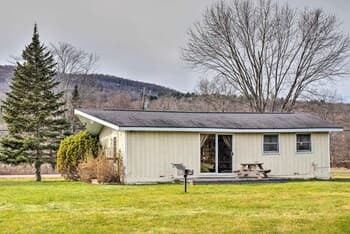 Cozy New Hampshire Cottage w/ Deck!