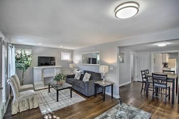 Charming Kansas City Home 3 Mi to Zoo!