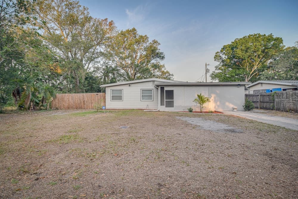 Largo Vacation Rental w/ Yard ~ 8 Mi to Beach