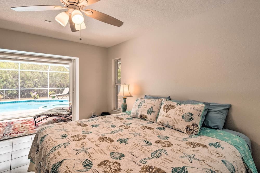 Englewood Escape w/ Pool ~ 6 Mi to Beaches!