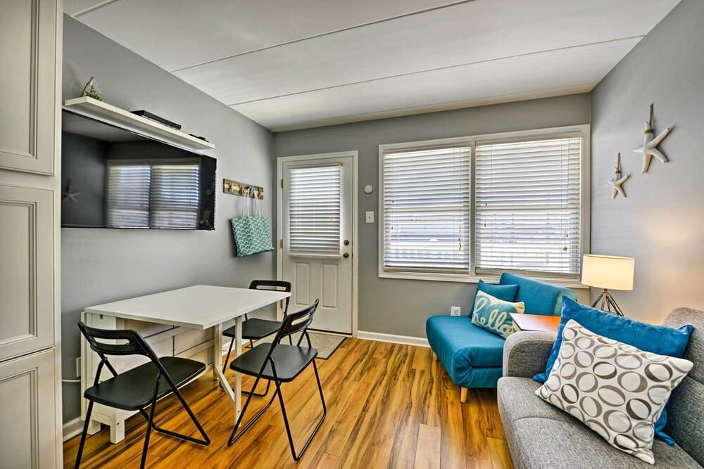 North Wildwood Condo w/ Pool, Walk to Boardwalk!