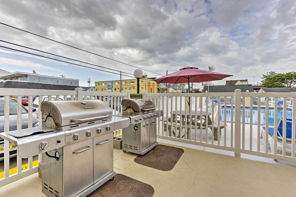 North Wildwood Condo w/ Pool, Walk to Boardwalk!