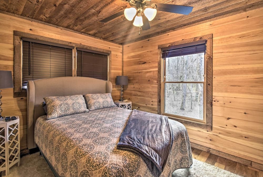 8 Mi to Dtwn Murphy! Cabin w/ Nottely River Views