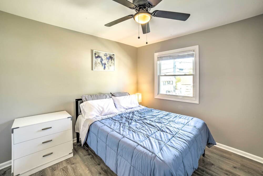 Inviting Home w/ Deck, 22 Mi to Indiana Dunes