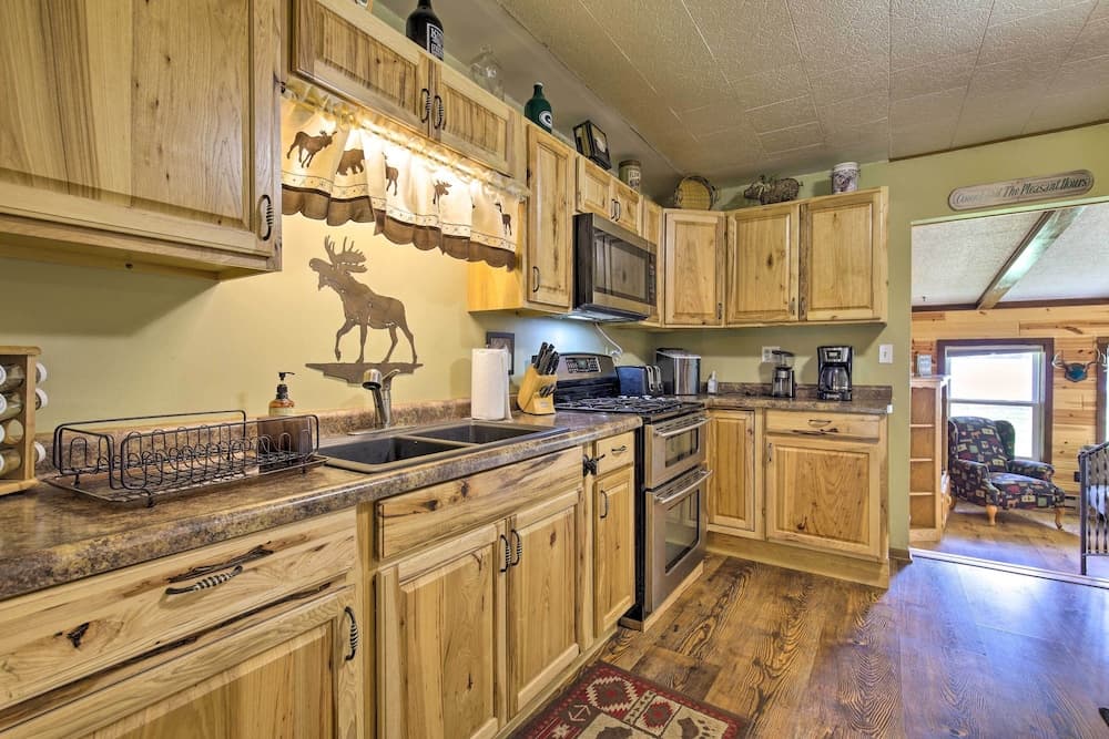 Lovely Lakefront Cottage w/ Fire Pit & Yard!