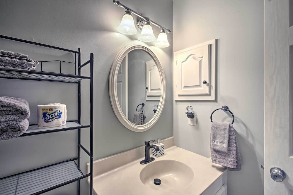 Bear Haven - Renovated Third-floor Escape!