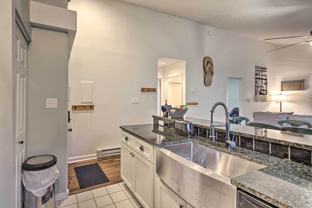 Bear Haven - Renovated Third-floor Escape!