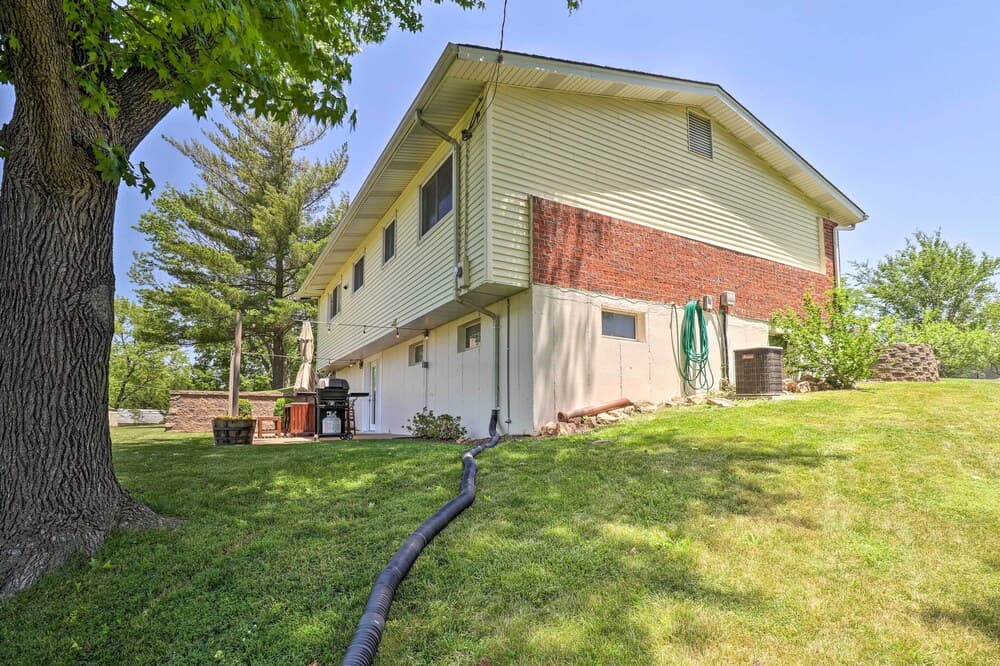 Charming Ballwin Home < 1 Mi to Vlasis Park!