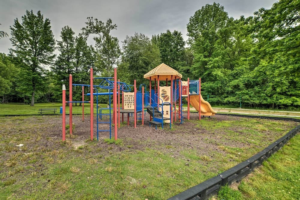 Pet-friendly Mini Apt w/ Patio, Walk to Dtwn!